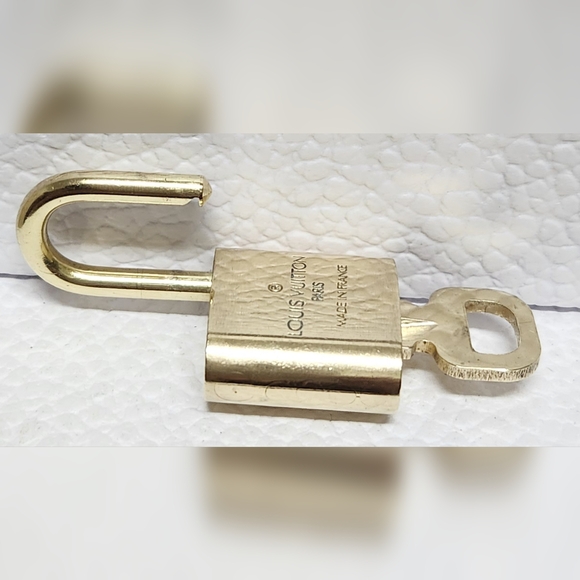Louis Vuitton #320 Lock & Key (25) - Picture 8 of 10